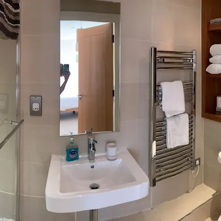 2 Bed In Granary Wharf Leeds *